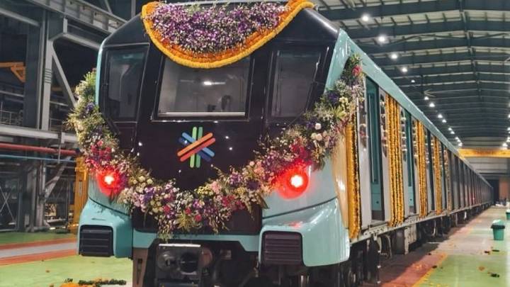 'Years Of Travelling In Sweaty, Dusty, Noisy Train...':  Mumbaikars Celebrate First Day On Metro 3