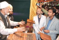 Div Com launches ‘Know Your Artisan’ initiative at Srinagar city centre