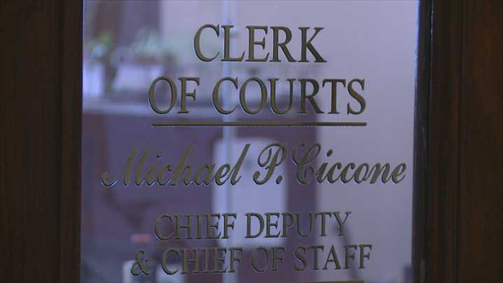 Could Mahoning County's clerk of courts be removed if he doesn't resign?