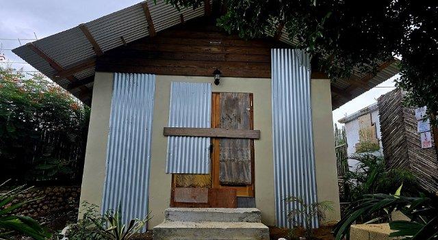 ¡Alerta en Jamaica! El huracán Melissa alcanza la categoría 5 y sus potentes vientos amenazan la isla.