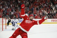 Deadspin | Red-hot Red Wings set to host low-scoring Oilers