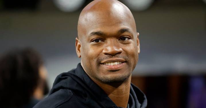 Adrian Peterson arrested in Houston on DWI, gun charges