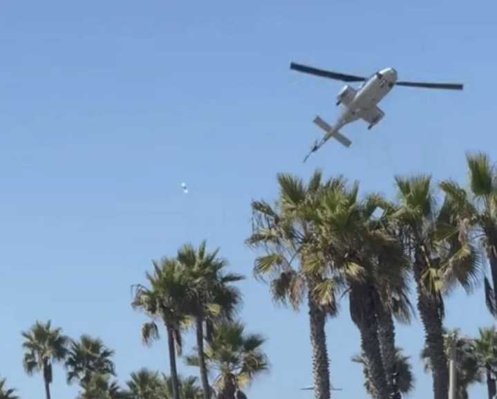 Se desploma helicóptero en playa de California; hay cinco heridos