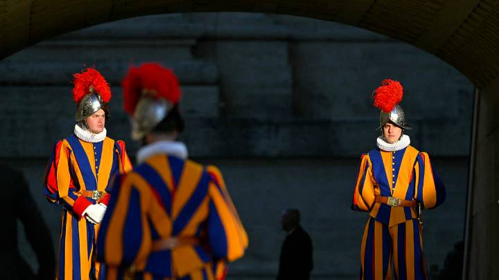 Vatican's Swiss Guards Unveil New Uniform