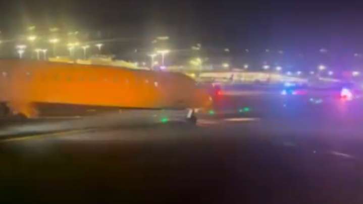(+VIDEO) Dos aviones chocan en un aeropuerto de Nueva York