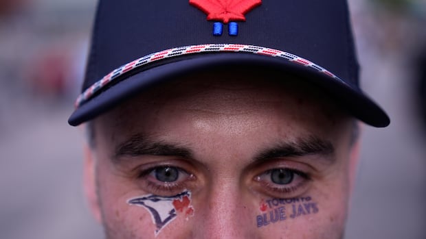 Early bird Jays fans gather ahead of World Series Game 2 against Dodgers