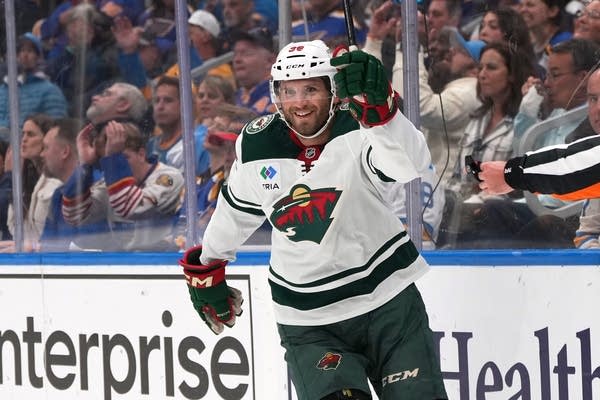 Hartman scores twice, Gustavsson makes 27 saves in Wild’s 5