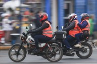 ¡Atención, motociclistas! En noviembre se aplicarán sanciones por no usar chaleco y casco