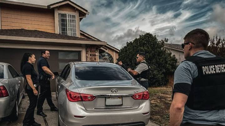 Suspects accused of armed robbery in bank parking lot arrested, Elk Grove police say