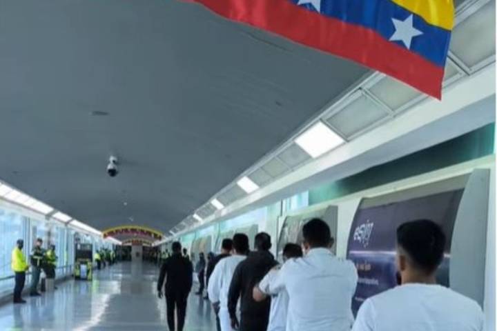Arriban a Venezuela 197 migrantes deportados de EEUU, entre ellos cuatro niños