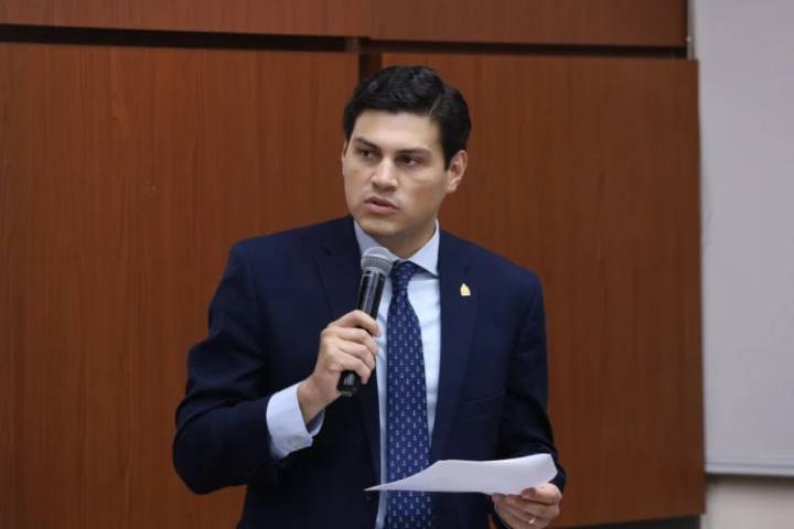 Consejero del CNE denuncia conspiración para violentar soberanía popular en Honduras