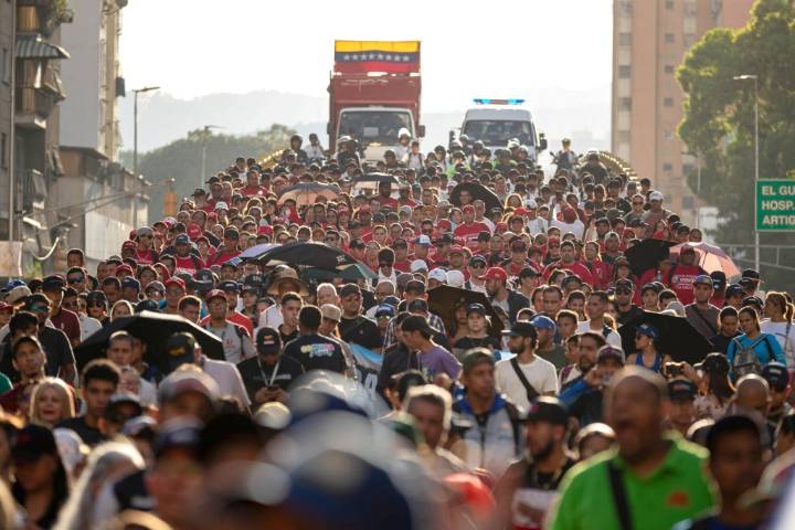 Chavismo marcha en Caracas para denunciar la «amenaza real» del despliegue...