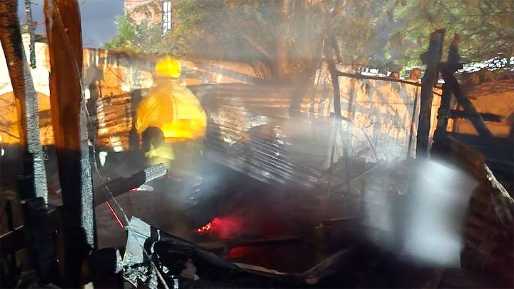 Un espiral encendido provocó un incendio en una vivienda del barrio Santa Rosa