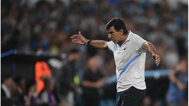 Gustavo Costas, dolido tras la derrota de Racing: "Defraudé a mi gente"
