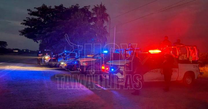 Aseguran dos camionetas y ponchallantas en la Victoria