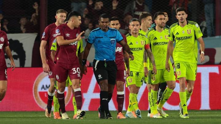 En Chile denuncian "robo" arbitral tras la eliminación de la U. ante Lanús en la Sudamericana