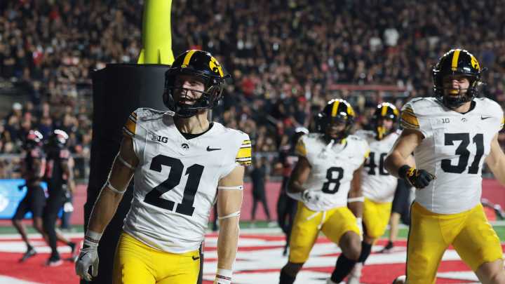 Leistikow Iowa vs Wisconsin prediction, a game about setting the tone