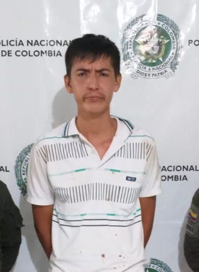 Le dio cuchillo a una mujer 