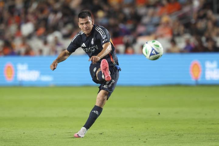 Deadspin | San Diego star 'Chucky' Lozano sits for playoff opener vs. Timbers
