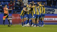 Domingo eléctrico: Central sale a la cancha a surfear entre la nostalgia y la felicidad