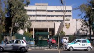 Auto da de reversa y atropella a mujer en Durango; tiene traumatismo de cráneo severo