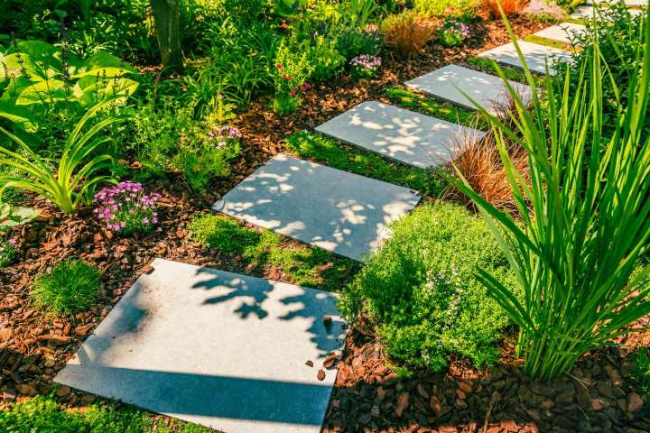 Why Fall Is the Best Time to Mulch, According to Gardening Experts