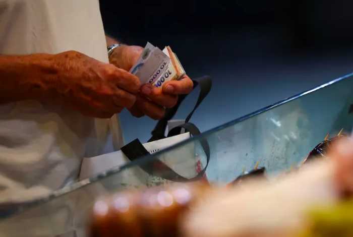 Inflación: prevén que no bajará del 2% hasta 2026 y estiman crecimiento menor al 4% para 2025