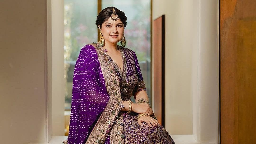 Anshula Kapoor's Engagement Pics: Bride Dons Bejewelled Bandhani Lehenga; Sisters Janhvi & Khushi Wow In Pastels