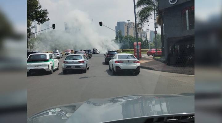 Fuga de gas de una pipa causa alerta en Circuito Interior; fue una falla mecánica