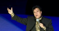 Revelan que Juan Gabriel fue víctima de abuso sexual por parte de un sacerdote cuando tenía 13 años