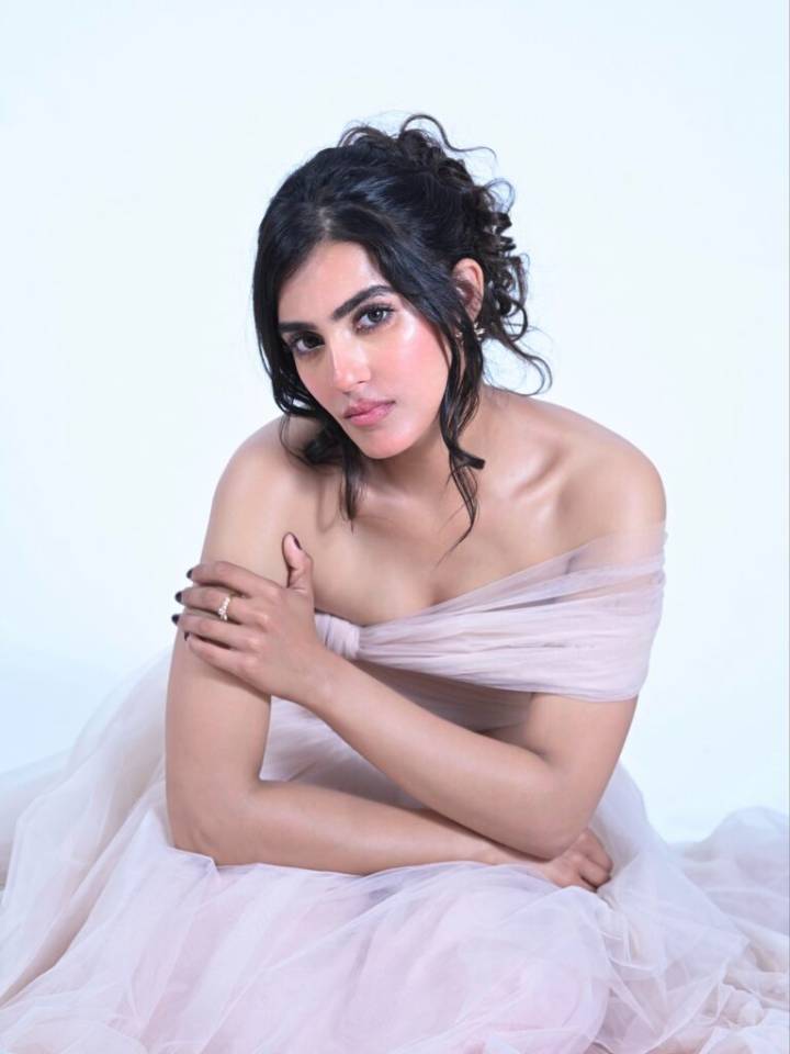 Kavya Thapar Mixes Innocence With Subtle Glamour