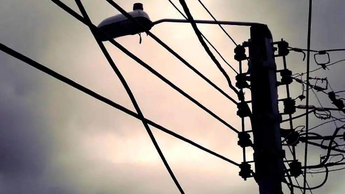 Poblano muere por descarga eléctrica en Playa Vicente, Veracruz