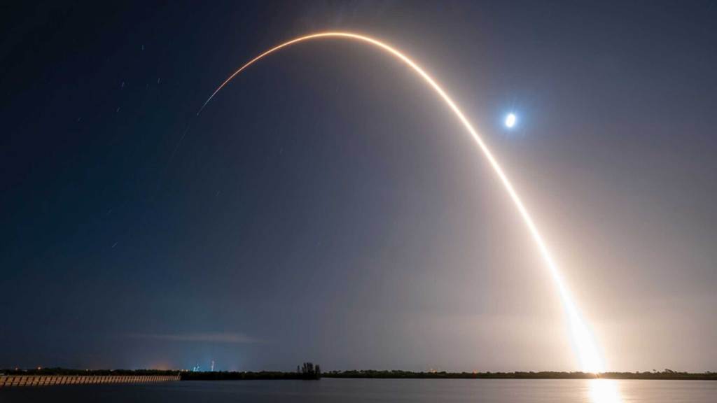 SpaceX targets nighttime launch of competitor Amazon’s satellites