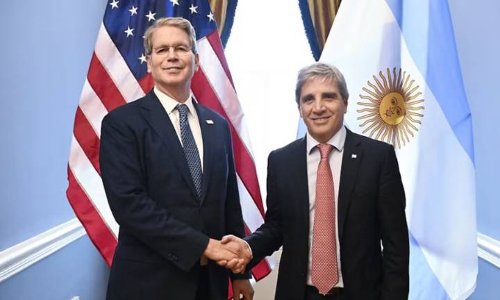 El Tesoro de EEUU comenzó a inyectar dólares en el mercado cambiario y Bessent confirmó el swap por USD 20.000 millones