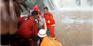 Cuatro turistas mueren arrastrados por crecida en cascada