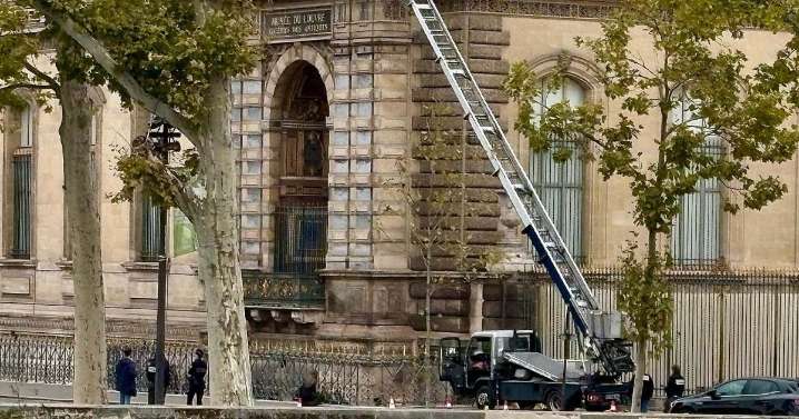 El fabricante del montacargas usado en el robo del Museo Louvre publicitó su aparato: “Hacerlo rápido”