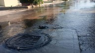 Vecinos de la colonia Juan Carrasco, en Mazatlán, reprochan tener que vivir con aguas negras