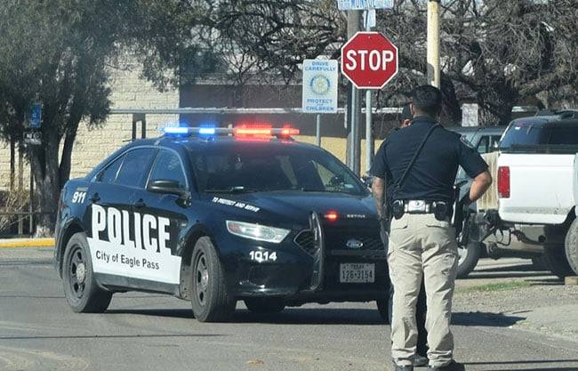 Sorprenden a ladrón entrando a 2 negocios de Eagle Pass