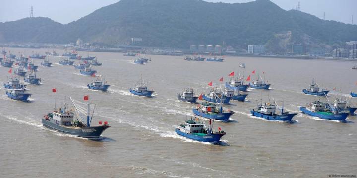 Pescadores artesanales denunciaron que una flota china ilegal está depredando el mar territorial de Chile