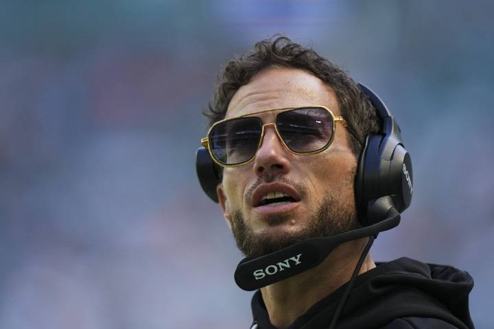 Deadspin | Report: No staffing changes expected for Dolphins