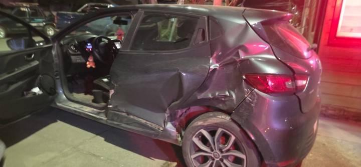 Mujer resulta lesionada tras accidente en Punta Arenas: conductor huyó del lugar