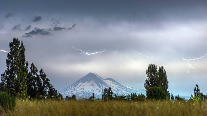 Senapred declaró Alerta Temprana Preventiva en nueve comunas de La Araucanía por aviso de tormentas eléctricas