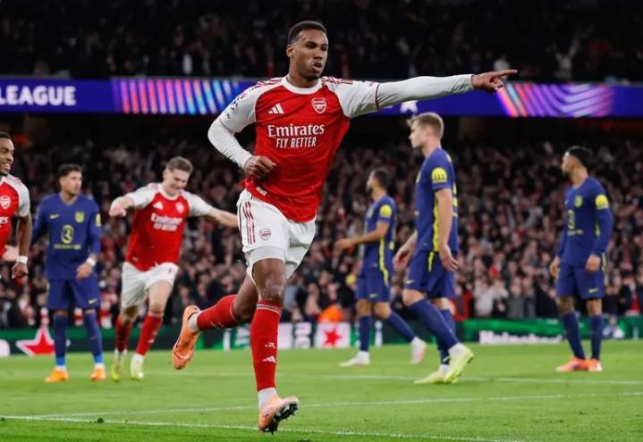 Arsenal golea al Atlético y mantiene paso perfecto en Champions