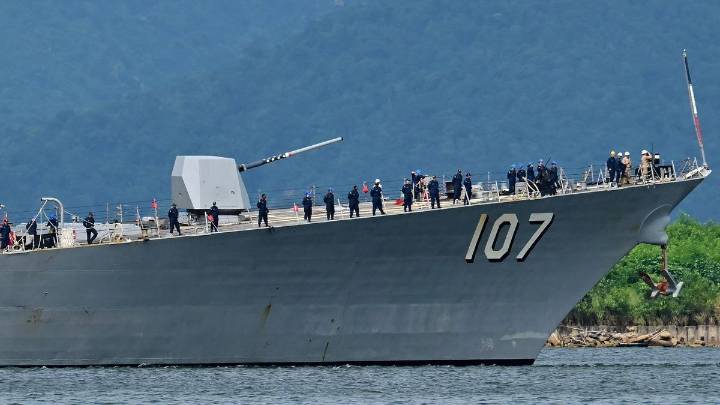 Buque de guerra de EE. UU. llega a Trinidad y Tobago y Venezuela denuncia “provocación”