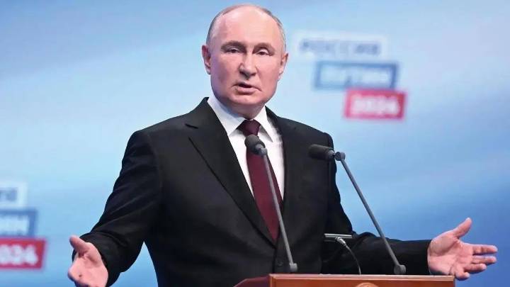 US sanctions Rosneft and Lukoil, urges Moscow to agree to Ukraine ceasefire