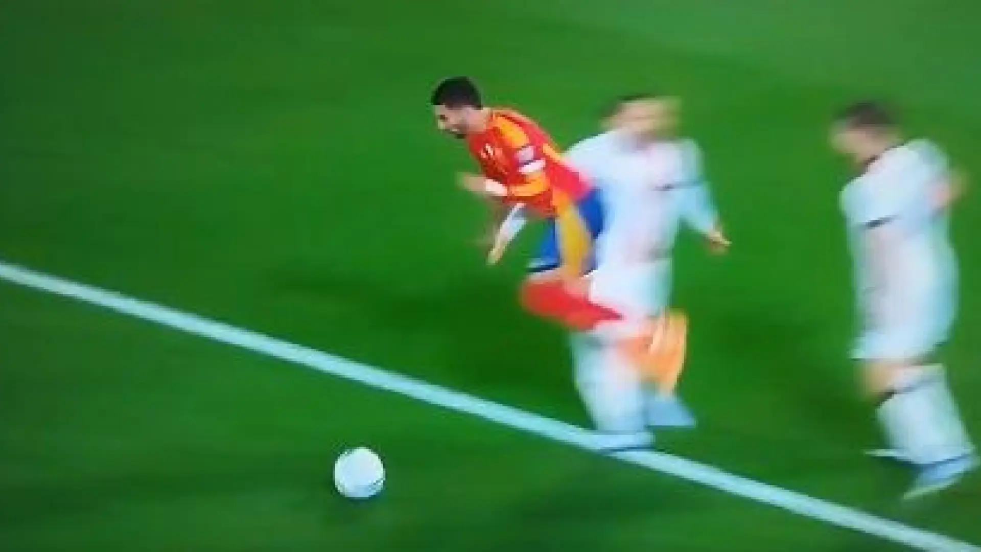 Así fue la polémica decisión arbitral en el España - Georgia que le 'quitó' un penalti a favor a la Roja