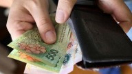 Los salarios registrados subieron 2,4% en agosto y superaron a la inflación por segundo mes consecutivo