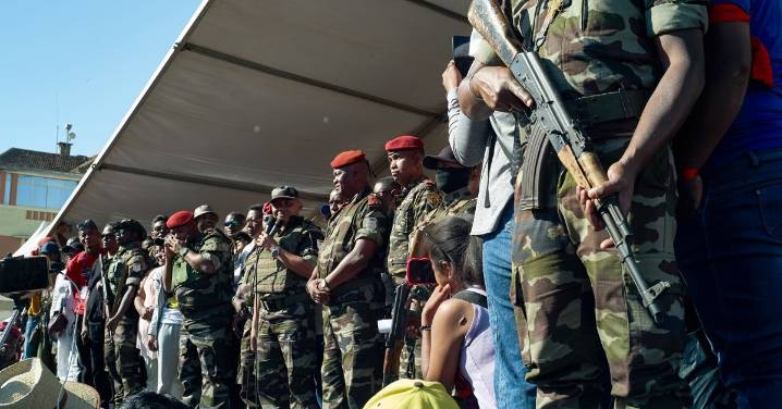 Toma el poder una poderosa unidad militar en Madagascar tras semanas de protestas masivas