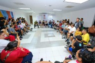 Mara Lezama y la presidenta honoraria del DIF Quintana Roo, Verónica Lezama, encabezan entrega de prótesis a personas de cinco municipios