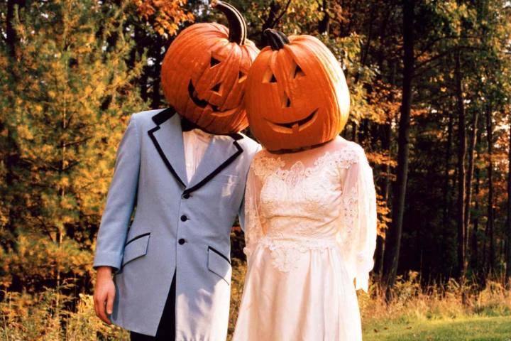 Father Refuses to Attend Daughter’s Wedding After She Plans It on Halloween